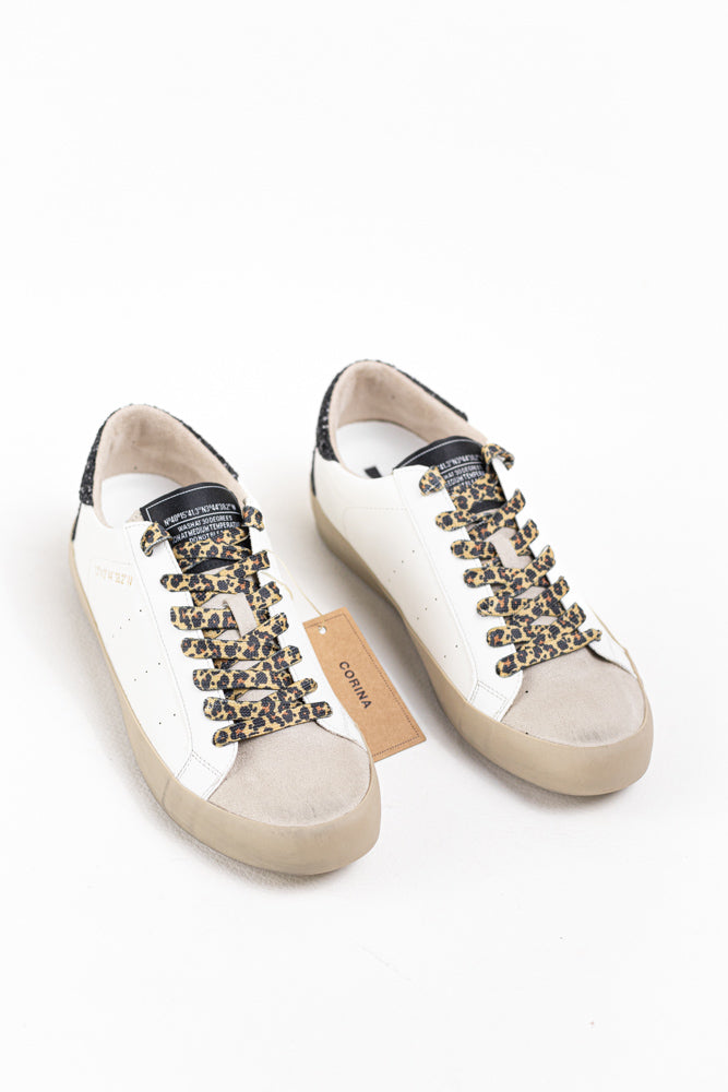 Zapatilla deportiva estilo retro en combinación de materiales